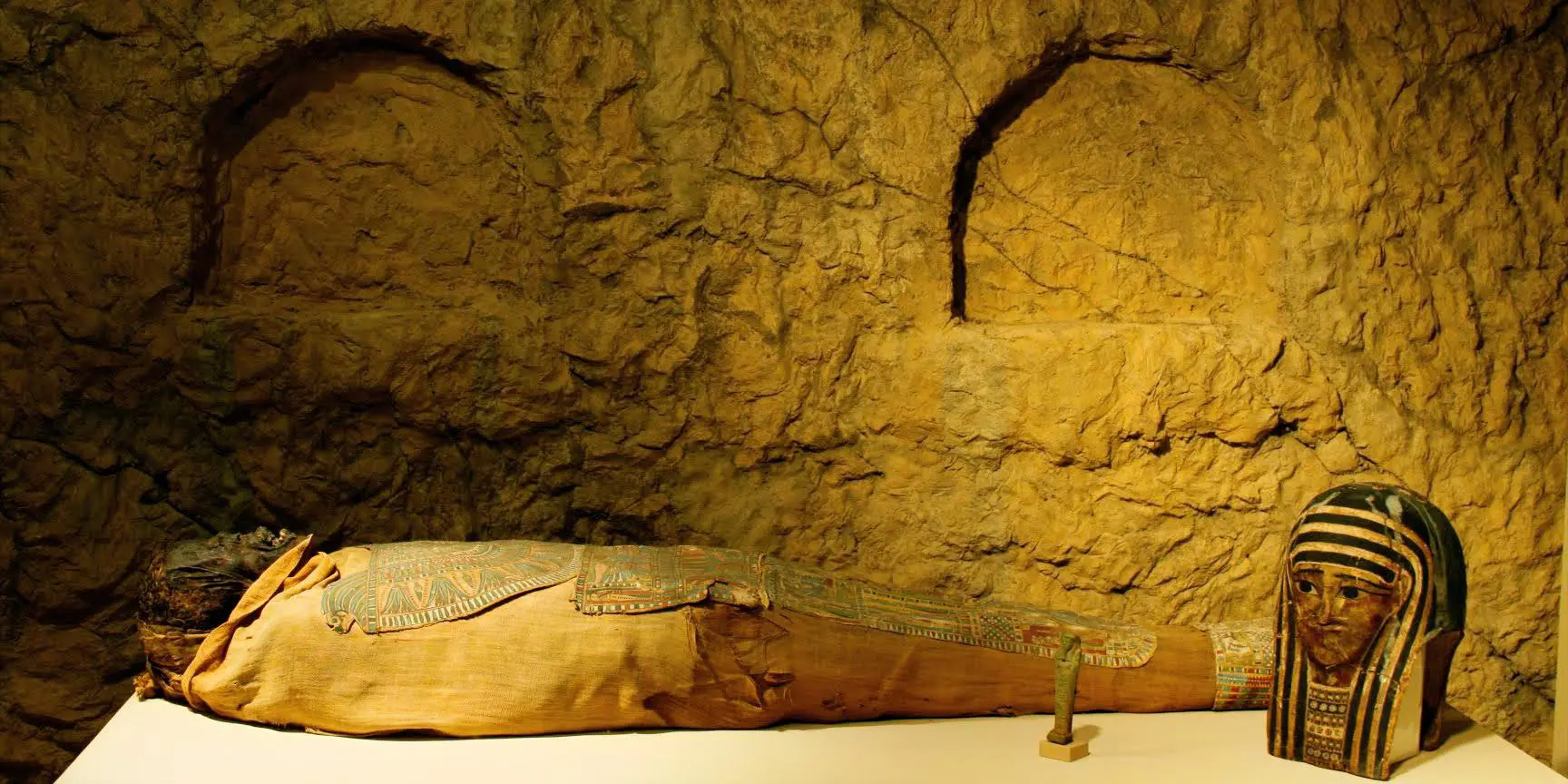 Mummy_sideview in tomb